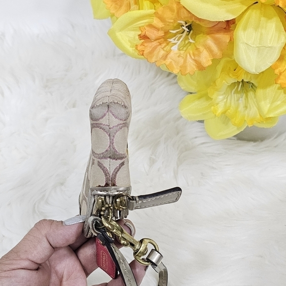 Coach wristlet monogram  tan color - Picture 8 of 11